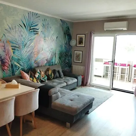 Sashome Apartment *